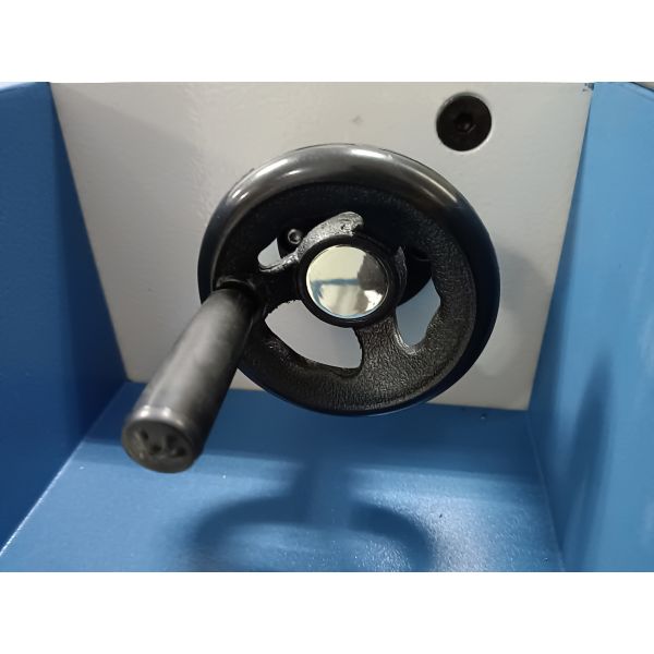 Spine Cardboard Cutting Machine Smooth Trim Edge High Precision High Efficiency