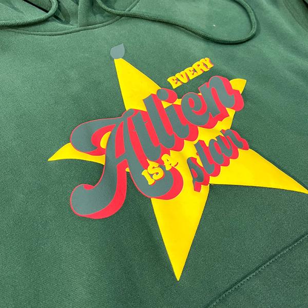 Sudadera con capucha personalizada OEM para hombre con logotipo serigrafiado 100% algodón, estilo urbano, estampado en relieve