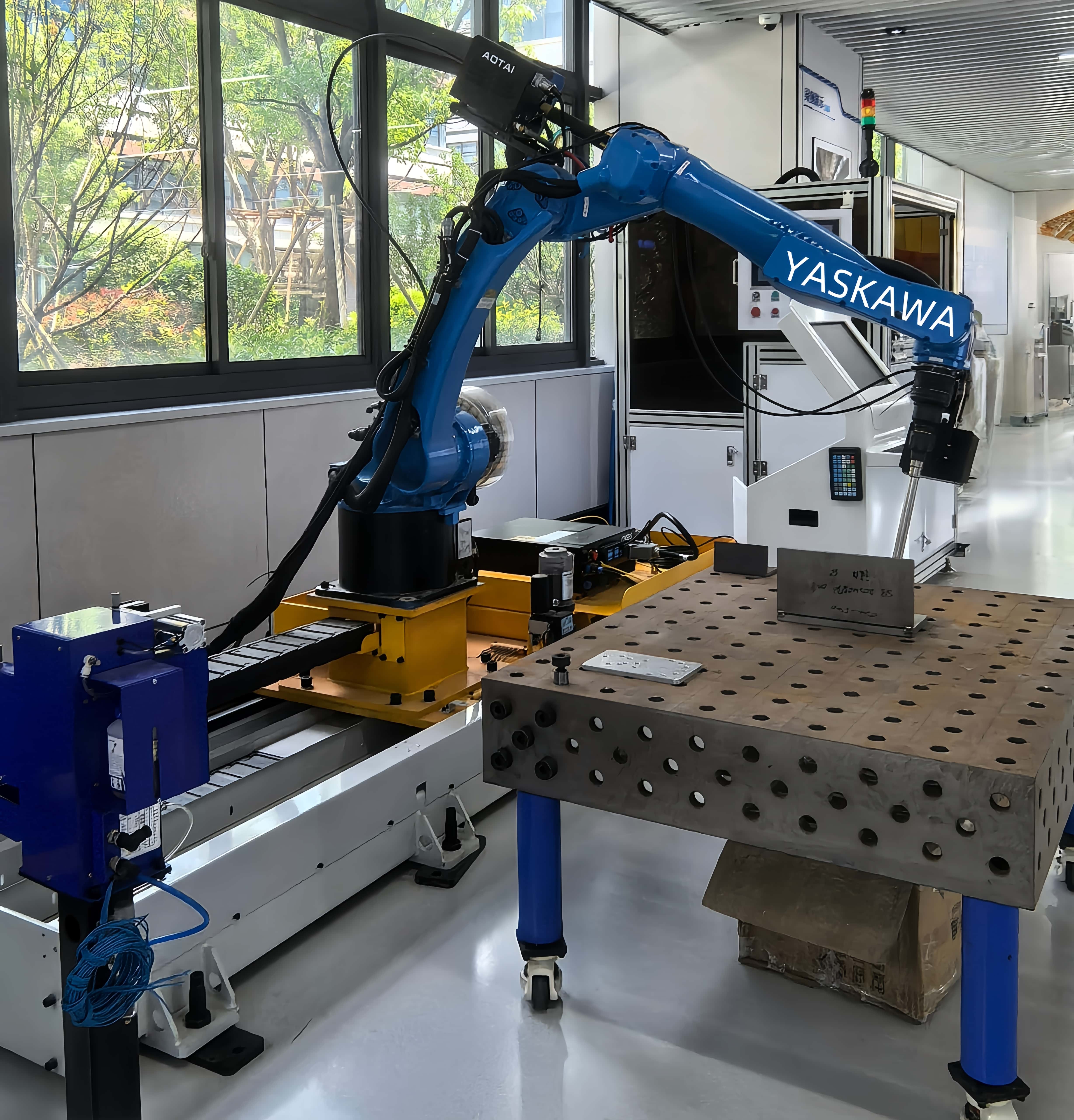6 Axes Arc Welding Robotic with RD350S Welding Machine Dresspack Rotary Positioner Yaskawa AR1440 Robot Workstation