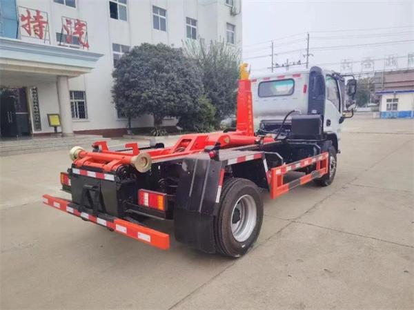 4x2 Hook Lift Trash Compactor Truck 9 Tons Loading Euro 6 Standard With 7.00R16 Tire