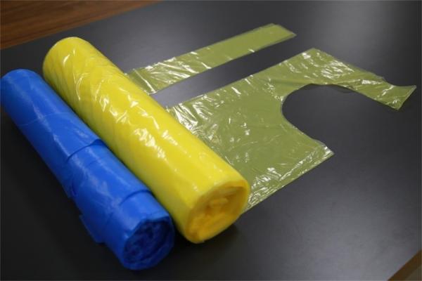 Disposable PE Apron On A Roll Polythene Yellow Economy Food Serving Aprons