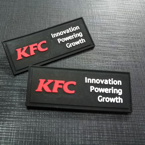 значки одежды печати 3D резиновые обозначают заплаты Pvc дальше шьют одежду