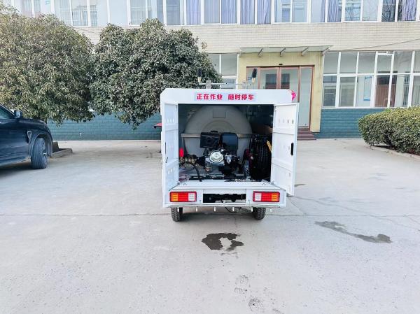 Manual Transmission Three Wheel High Pressure Cleaning Truck Euro 4 Energy Residential Property Road Cleaning Car