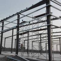 Materia prima de acero al carbono Edificios estructurales de acero Cuadro de acero galvanizado o pintado Superficie con techo de paneles sandwich