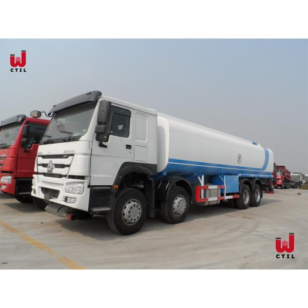 Sinotruk HOWO 8X4 40000L Oil / Fuel Tank Truck WD615.47 Engine