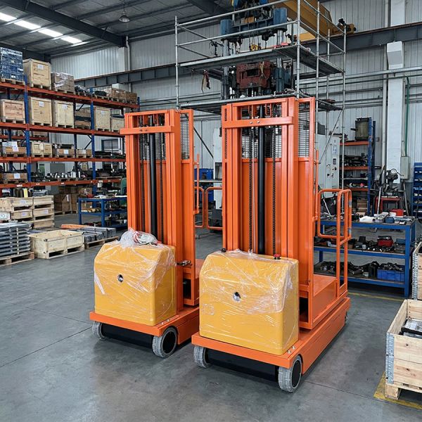 2.7m-4.5m Full Electric Indoor Cherry Aerial Order Picker Platform High Velocity