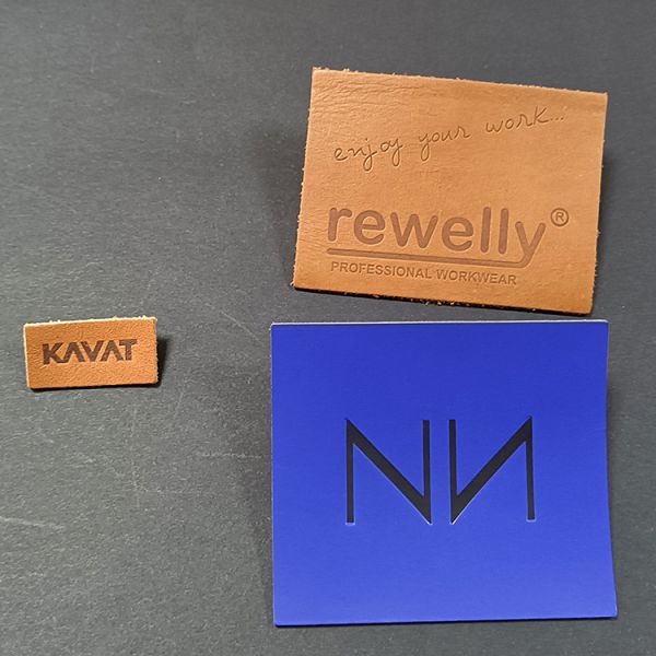 Patchs en cuir PU gravés au laser de haute qualité OEM personnalisés pour la couture sur veste en jean avec impression de logo