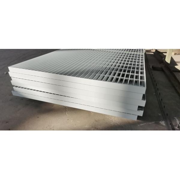 A raspagem fechado da barra da imprensa do metal 6063 alisa o plástico da tomada da superfície que pulveriza para o jardim