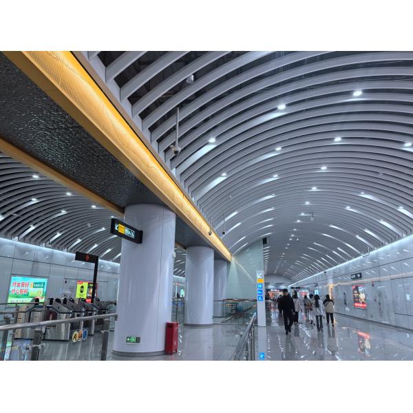 Carreaux de plafond en aluminium en nid d'abeille Panneaux métalliques perforés Plaque insonorisée