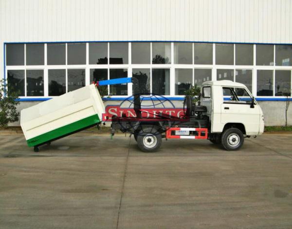 Rear Hydraulic Hooklift Waste Collection Trucks 3m3 - 5m3 Body Volume