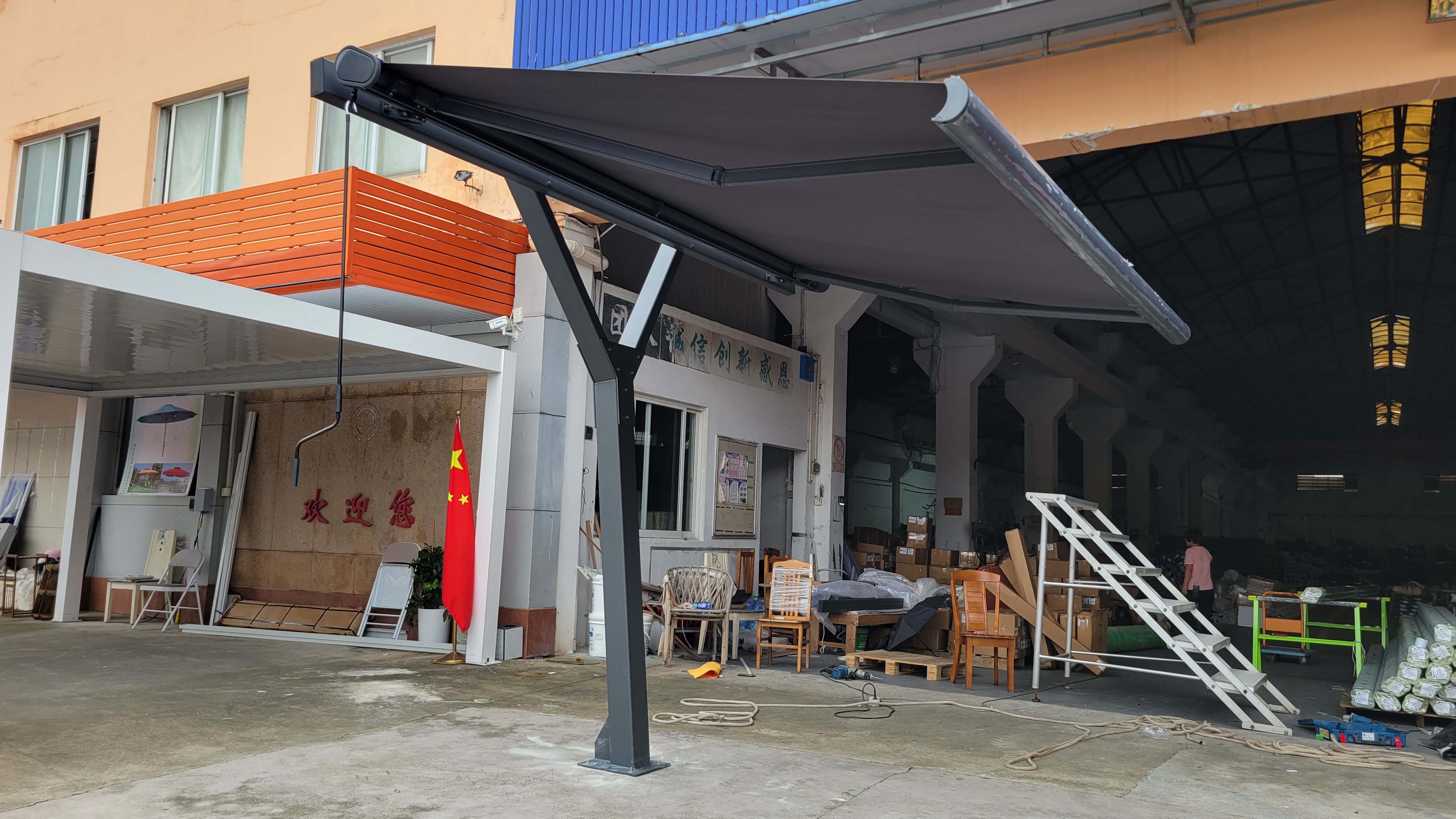 Luxury Freestanding Full Cassette Awning - Weatherproof RetractableShade for Garden & Terrace