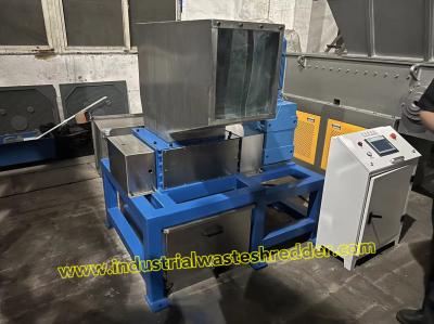 Rusty Proof PET Water Bottles Crushing Machine Stainless Steel Shell Mirror Finish Customized With Water Inject Function
