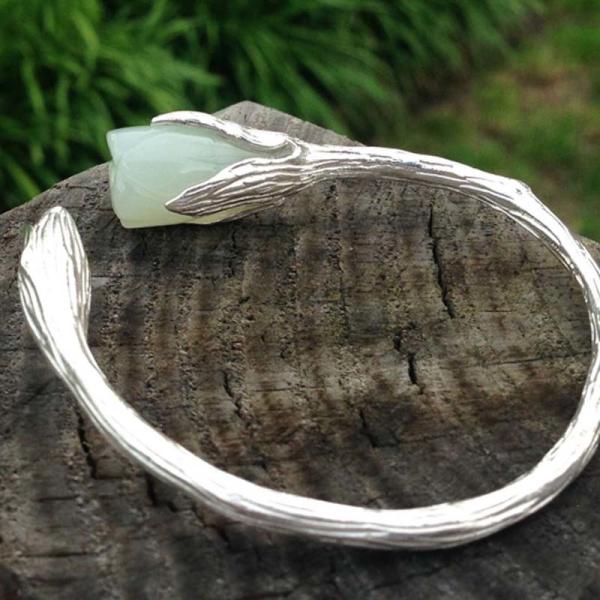 Handcraft Sterling Silver Cuff Bracelet with Sculpted Natural Jade Gardenias Silver Bangle (B6032401GREEN)