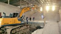 Máquina escavadora estreita Mounted Pile Driver do espaço com o martelo lateral do Vibro do aperto