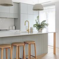 Set completo de gabinete de cocina personalizado Estándares australianos muebles de madera inoxidable encimera de piedra sinterizada para proyecto de villa