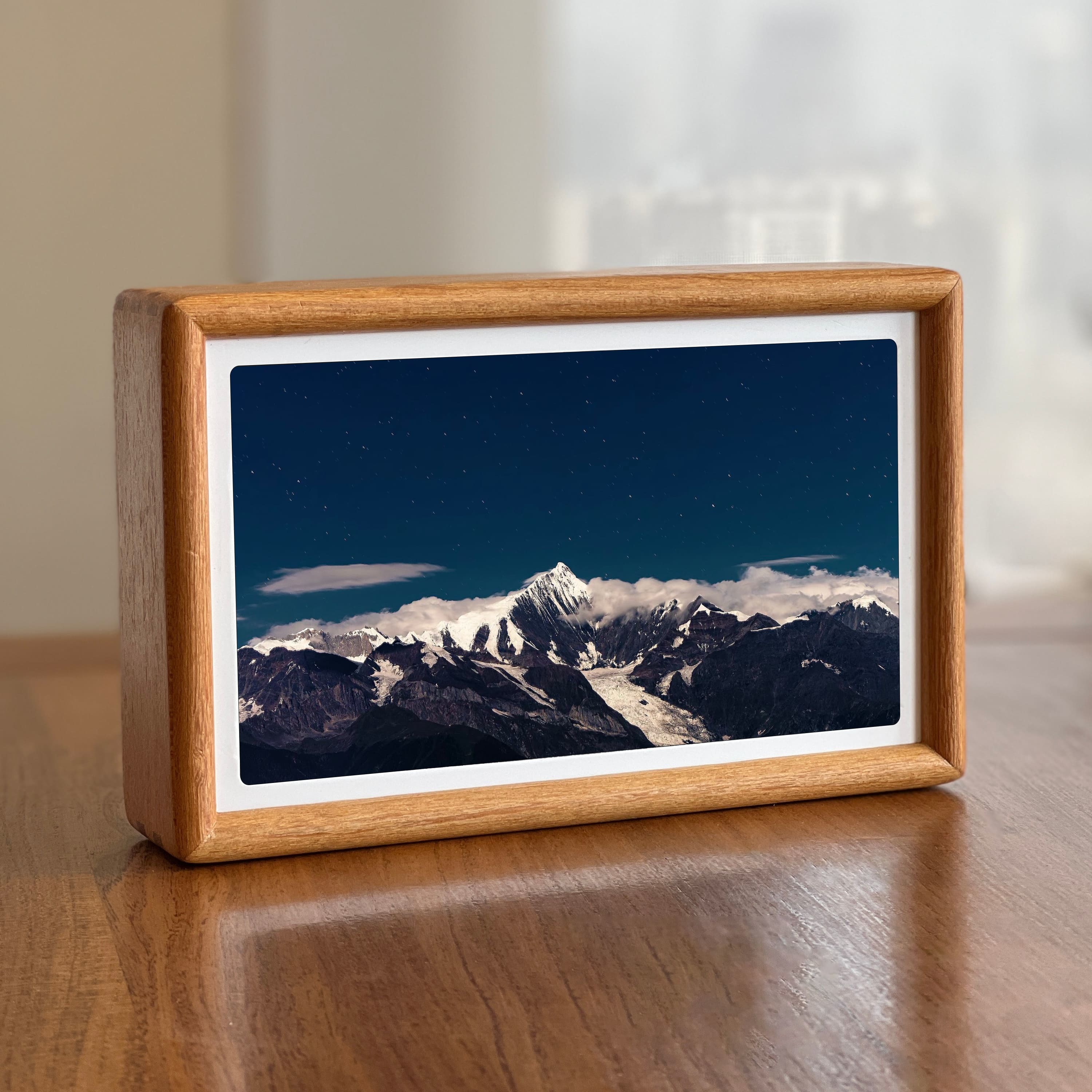 7 Inch WiFi Smart Solid Wood Digital Photo Frame, Linux System, Type‑C Port, Multi‑Language Support, Remote Upload Photos Videos, Optional Human Body Sensing Function