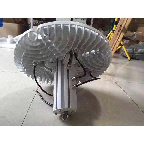 Используемые универсалией приспособления водить сада заливки формы алюминиевые напольные светлые для дороги