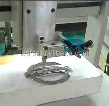 точность Маленькая клеевая распределительная машина Режим работы Кнопка или ручной терминал