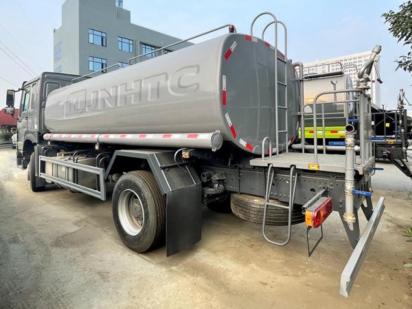 Sinotruk Water Spray Truck 6x4 10 Wheels 15000L Water Sprinkler Truck