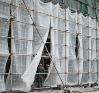 Breathable Customize Scaffolding Tarpaulins 340GSM 1000D Vinyl Fence Tape PVC Mesh Fabric For Construction Site