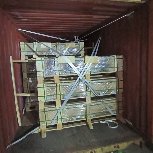 Low Iron Solar Tempered Glass Ultra White Heat Absorbing Glass 2mm 3.2mm 4mm Thickness