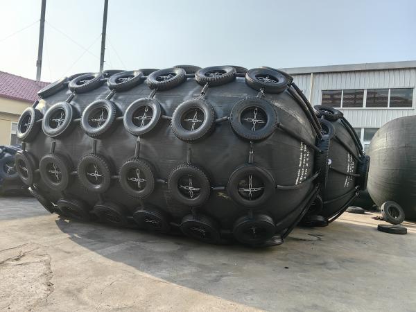Diameter From 0.5m To 4.5m Pneumatic Rubber Fender Deflection 60%