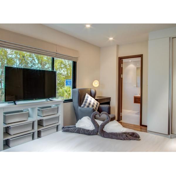 Cheap Hotel Furniture Bedroom set by King size bed with Upholstered Headboard and Chaise