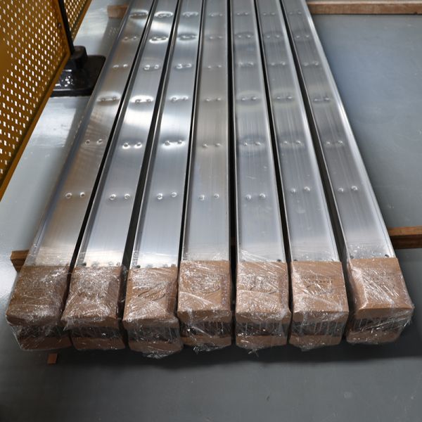 Busbar enchufable Schneider Intensive 1250A/1600A/2000A Ranura de cobre cerrada IP65 Impermeable Ignífuga