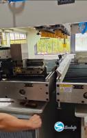 800-1300KG Radiateur Machine de fabrication pour le clinching de réservoir en plastique en bleu / blanc couleur