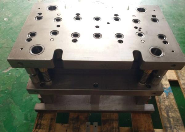 Automotive precision progressive metal stamping die tooling ± 0.05mm Tolerance