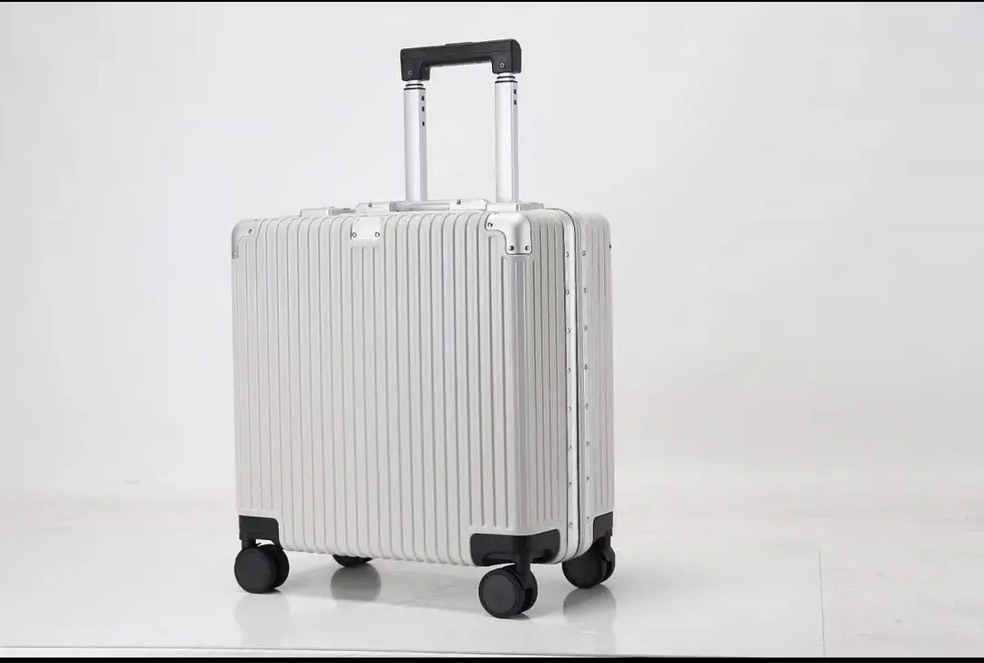 Best Quality 18-Inch Stylish Portable Trolley Case Durable Spinner Wheels Large Capacity Outdoor Travel Luggage Classic