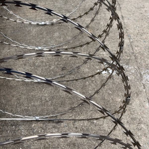 BTO-22 Cross Type Concertina Barbed Wire Fencing / Diamond Mesh for Airport Security