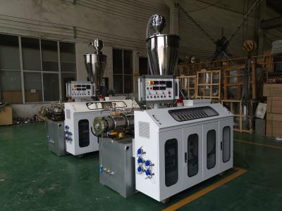 Tubo plástico do PVC da multi camada que faz a máquina com a extrusora de parafuso gêmea cônica