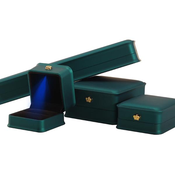 LED Light Jewelry Box for Custom Luxury Crown Jewelry Packaging Plastic Velvet Material