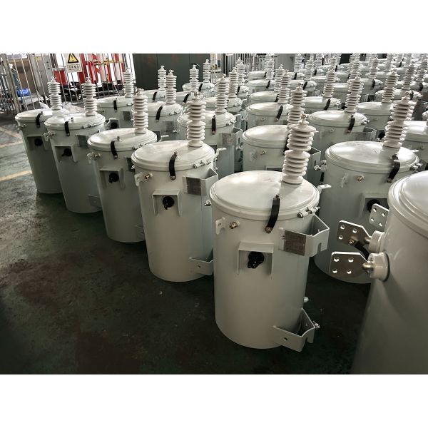 25kva Pole Mounted Transformer oil immersed power transformer 13.85KV CSA C2.2-06 Standard