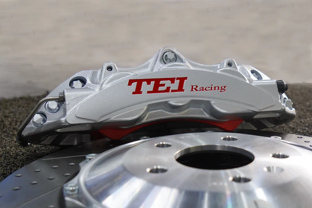 Kit de travagem frontal grande 6 Calibre de pistão com rotor 378x32mm BBK sistema de travagem automático para Audi A4b9 19 polegadas carro borda