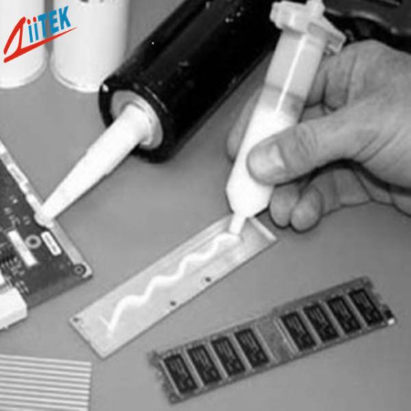 Adhésif conducteur blanc 1.2W/mK -60~250℃ UL94 V-0 à forte adhésion et de l'isolation TIS580-12 de silicone thermiquement