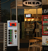 Ресторан/авиапорт/торговый центр обеспечили зарядные станции локера для сотовых телефонов