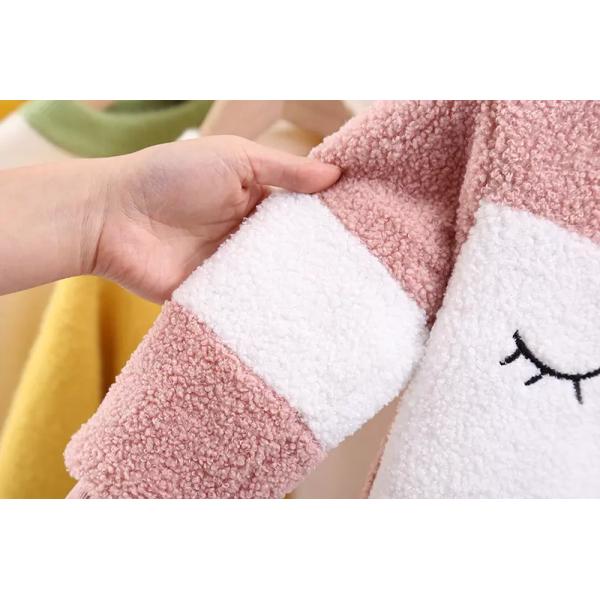 Девушки ягнятся свитеры мультфильма красные и белые бархата с лисами на их