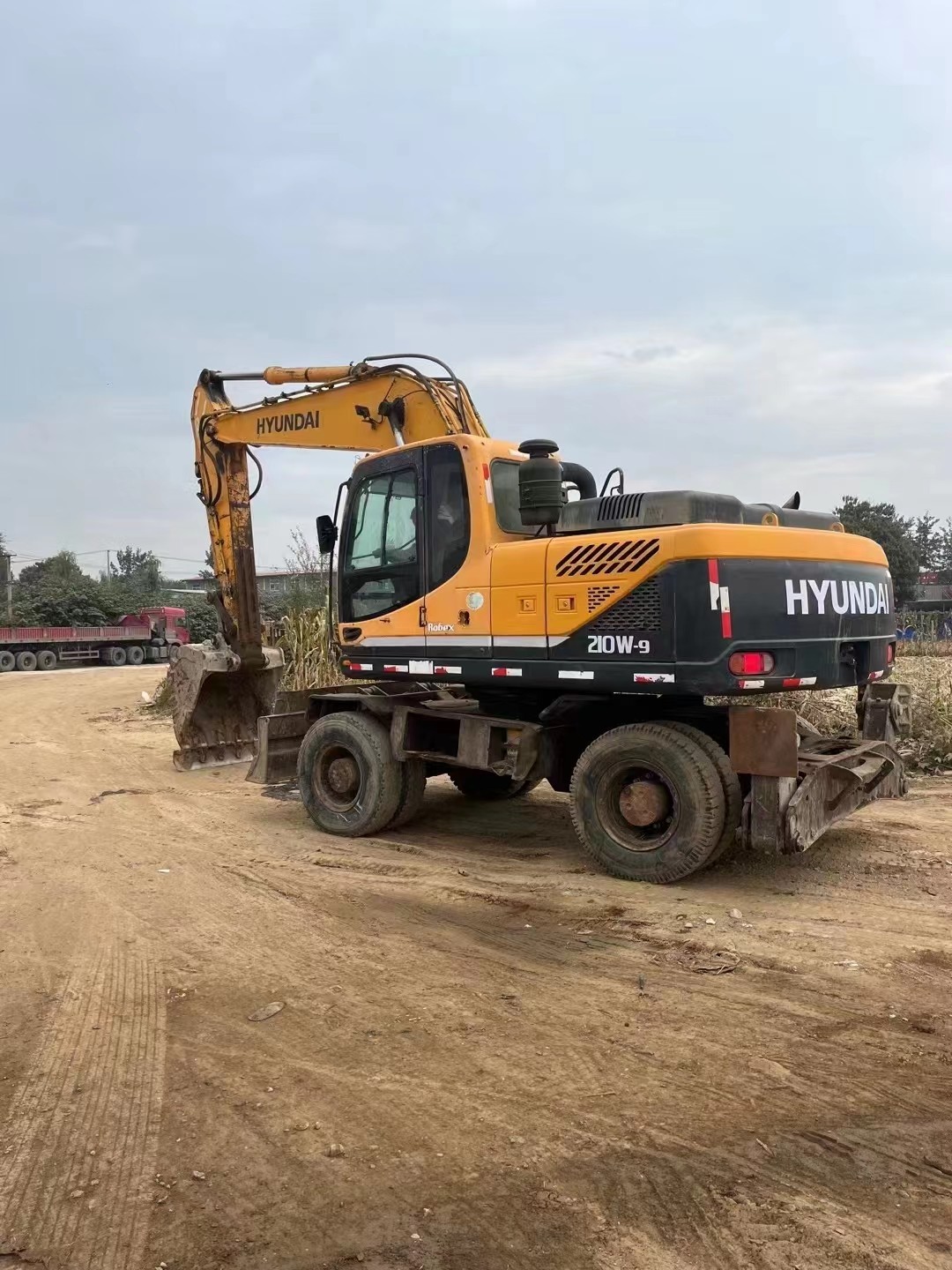 22 тонны Hyundai R210w-9 колесный экскаватор, оснащенный двигателем Cummins B7
