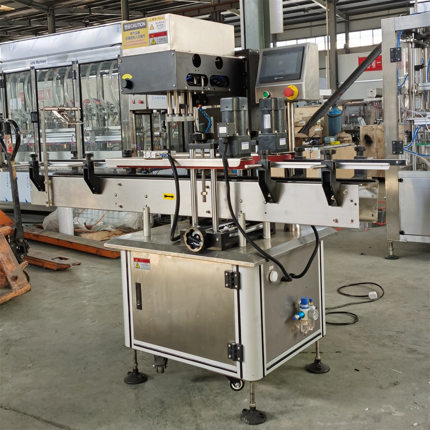 Automatic Pet Bottle Plastic Bottle Capping Machine with Conveyor Cap Screwing Machine Screw Bottle Cap Machine