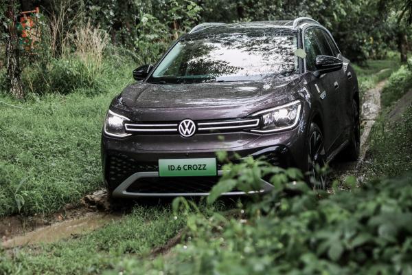 310Nm couple maximal 2024 VW ID6 CROZZ PRO 601km Voiture électrique intelligente facultative avec une autonomie de 601 km
