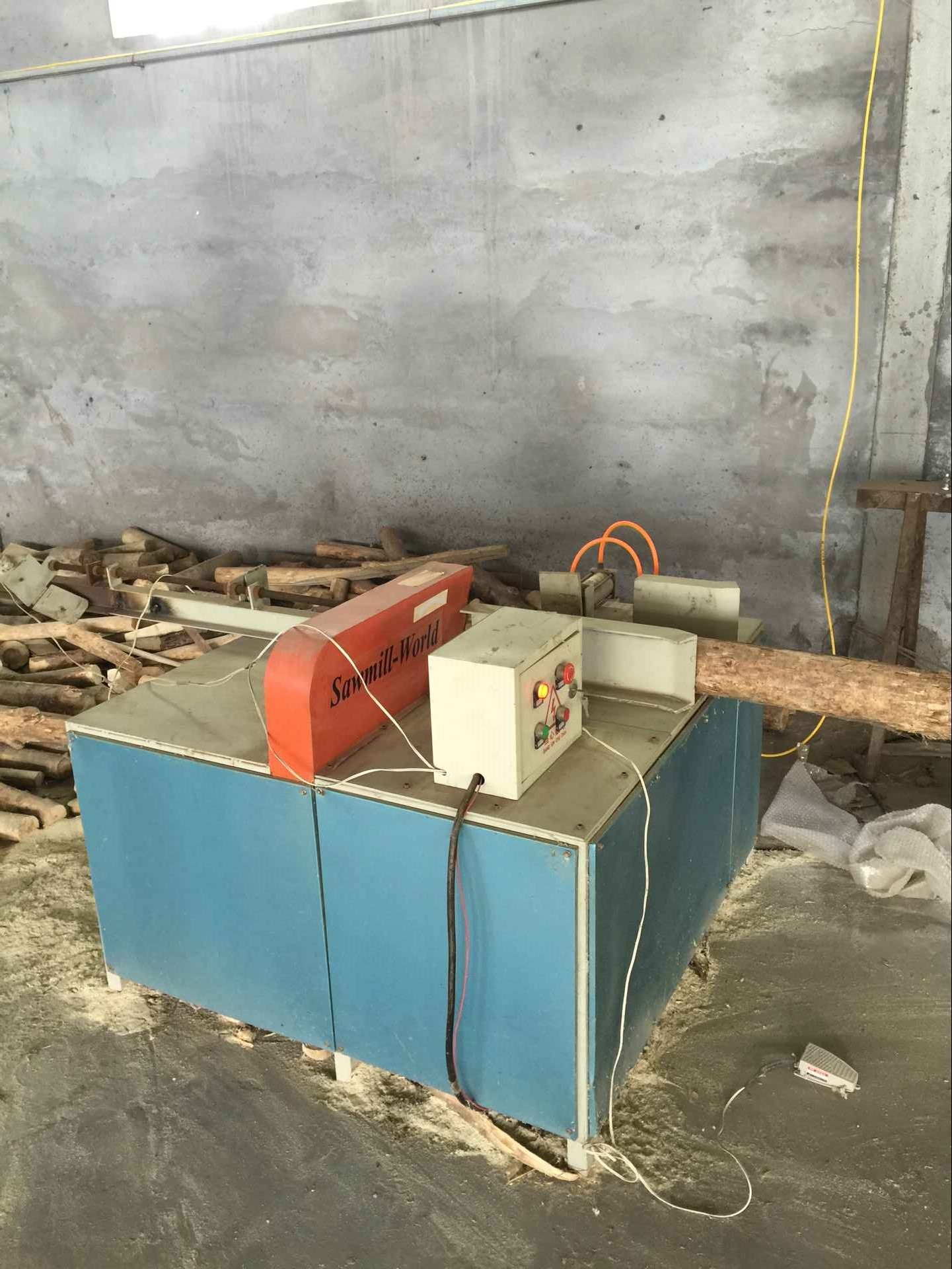 Пневматический журнал режа машину резца журнала woodworking лесопильного завода для круглой поставки Китая использования журналов