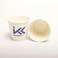 Une tasse de papier à boire imprimée sur mesure avec couvercle en PP 8 oz 250 ml creux jetable
