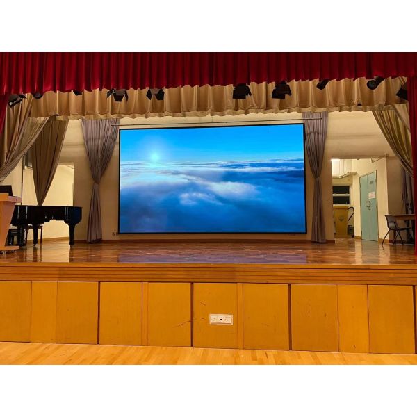 IP54 Waterproof Interactive COB Display LED Screen P1.8 OEM