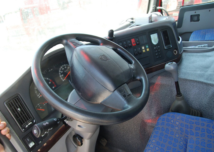Тележка SINOTRUK HOWO RHD 4X2 Euro2 336HP ZZ4187N3511W трактора