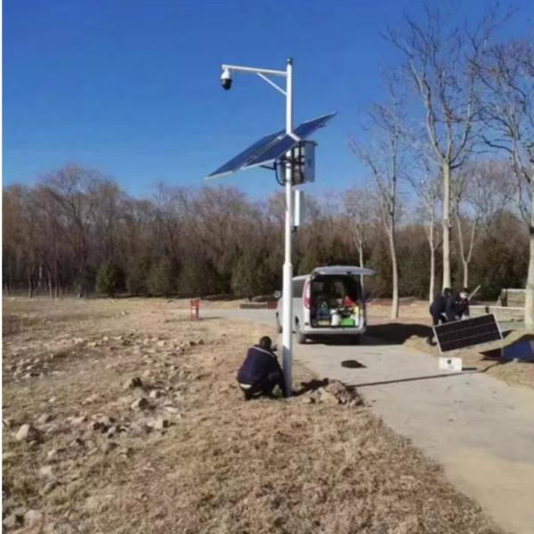 3m 4m 5m Galvanized Steel Pole With Traffic Signal Solar Monitoring CCTV Camera