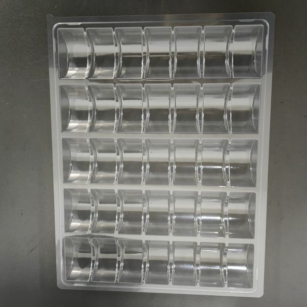 Custom 35 grid disposable food grade PP macaron black plastic travel with clear lid manufacturer