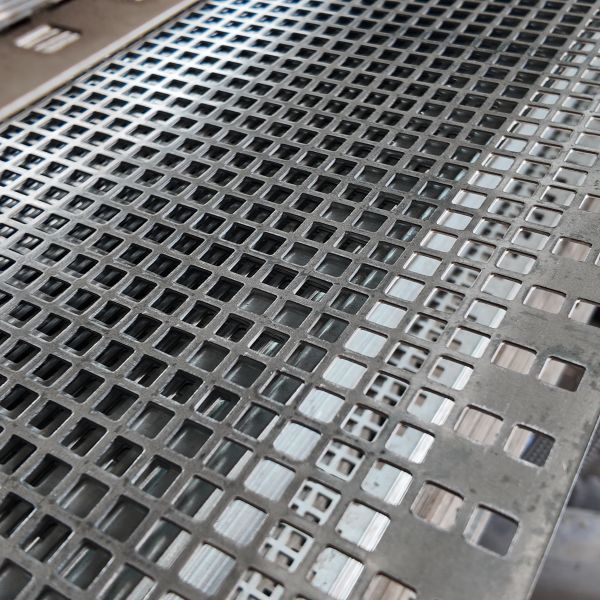 Round Holes Perforated Galvanized Steel Sheet 1220*2440mm Planting Greenhouse Ventilation