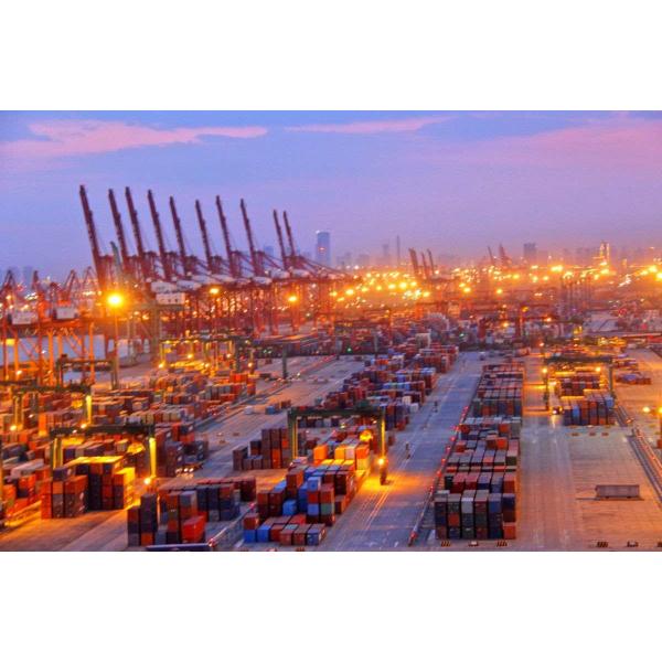 Услуги по доставке от двери к двери и отслеживание доступны для международного экспресс-курьера